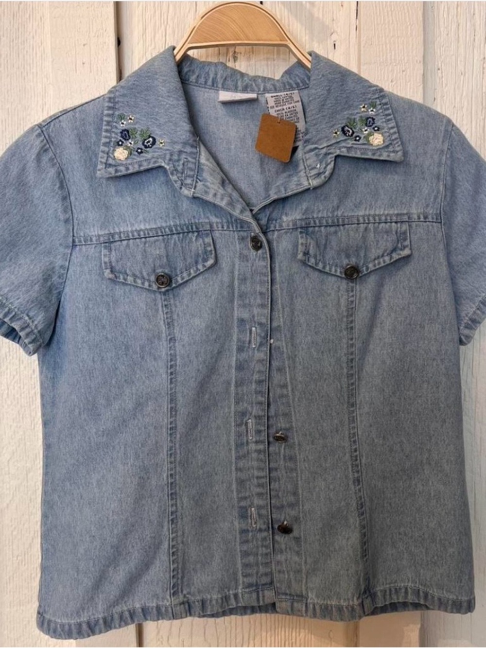 Vintage Light Wash Denim Button-Front Top with Floral Collar Embroidery